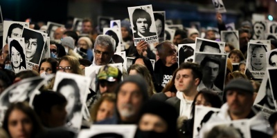 "Presente", un grito contra la impunidad en Uruguay, titula la agencia EFE