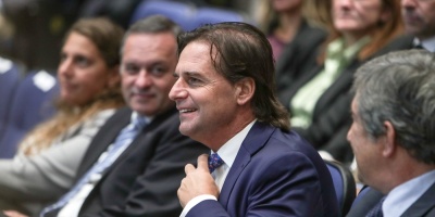 El presidente Lacalle Pou regres al pas y retom sus actividades tras su visita oficial a Reino Unido