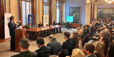 El gobierno busca impulsar la construccin de vivienda social en madera para lo cual lanz la denominada hoja de ruta