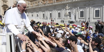 El papa: "Recortar recursos en la Sanidad es un atentado contra la Humanidad"