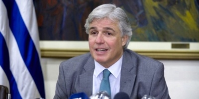 El canciller Bustillo neg� que el avi�n venezolano al que se le neg� el ingreso a Uruguay, haya corrido riesgo como afirm� el presidente Maduro