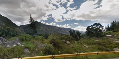 Deslizamiento de un cerro cae sobre unas 50 casas en sierra de Per