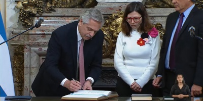 El presidente Alberto Fernndez le tom juramento en la Casa Rosada a Silvina Batakis como ministra de Economa