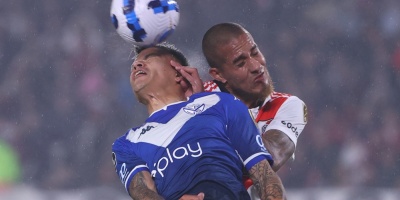Vlez da el golpe y elimina a River en el estadio Monumental