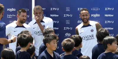 Messi y Mbapp se exhiben en Tokio