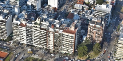 Instalaron columnas para reforzar la estructura del edificio siniestrado en Villa Biarritz, que fue tapiado 