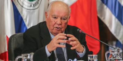 Enrique Iglesias pide una Latinoam�rica menos "en silencio" y m�s "din�mica"