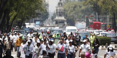 Familias de ni�os con c�ncer marchan en M�xico para exigir abasto de f�rmacos