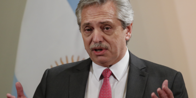 El presidente de Argentina repudia vallado al domicilio de Cristina Fern�ndez