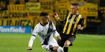 Pe�arol en ca�da