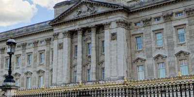 Truss rindi� homenaje a Isabel II y llam� a apoyar al heredero del trono