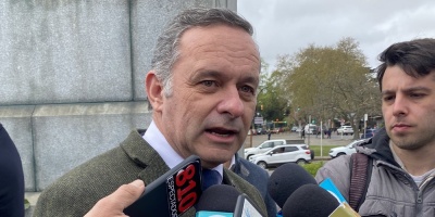 El secretario de Presidencia asegur� que el decreto sobre cigarrillos da "m�s competitividad" a la industria tabacalera