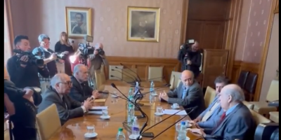 Compromiso para mejorar convivencia democr�tica