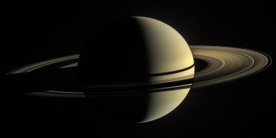 Una luna perdida puede explicar los anillos e inclinacin de Saturno