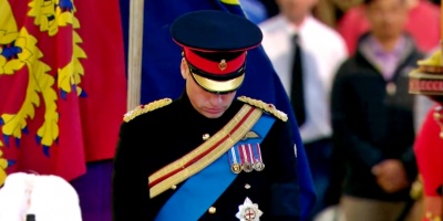 Los ocho nietos de Isabel II realizaron la guardia de vigilia en torno al f�retro de su abuela