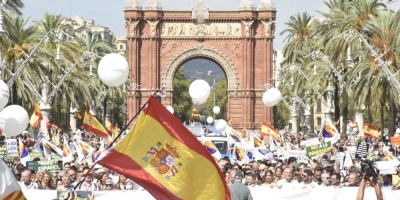 Miles de personas se manifiestan en Barcelona a favor del castellano en las escuelas
