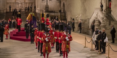 Reino Unido despide a su reina con un solemne funeral y ante 2.000 invitados