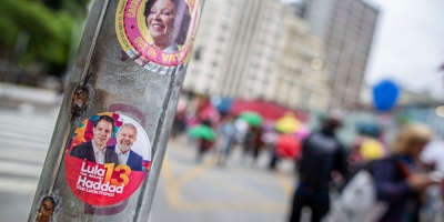 Brasil dirime este domingo unas polarizadas elecciones con Lula como favorito indiscutible