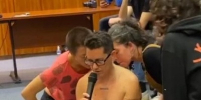 Manini R�os:  "Se justifica usar los recursos de la Universidad en bancar a estos degenerados?"