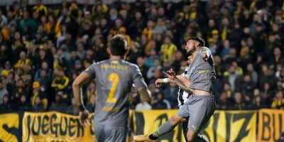 Pe�arol derrota a Wanderers 2-0