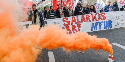 La Intergremial Universitaria levant� la huelga, pero se mantiene en conflicto