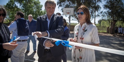 La escuela de Capra recibe tableros reciclados