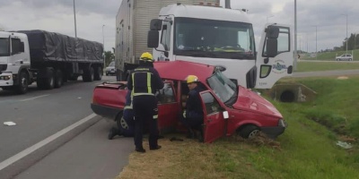 Dos personas murieron y una tercera se encuentra grave tras protagonizar un siniestro de tr�nsito en los accesos a Montevideo