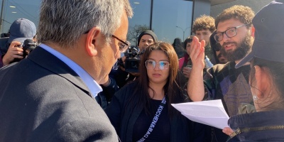 Polic�a desocupa la sede del MEC 