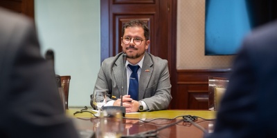 El embajador de Chile en Espa�a pide disculpas tras la filtraci�n de fotos pol�micas