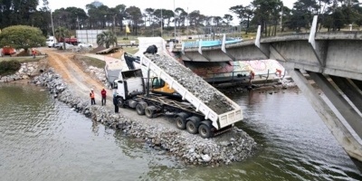 El ingeniero Lucio C�ceres dijo que "es un milagro" que el puente de La Barra en Maldonado, no se haya ca�do