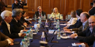 Oficialismo propone que legisladores entreguen celulares a Fiscal�a por filtraci�n de datos de Inteligencia