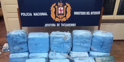 La Polic�a se incaut� unos 500 kilogramos de droga que fueron lanzados desde una avioneta en Tacuaremb�