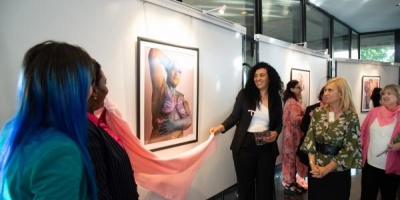 Argim�n inaugur� muestra para concientizar sobre el c�ncer de mama