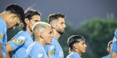 Primer entrenamiento de seleccin celeste en Qatar de cara al debut el jueves frente a Corea del Sur