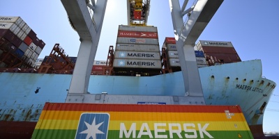 Embarcan camiseta de la selecci�n en contenedor que recorre el mundo con los colores de la diversidad 