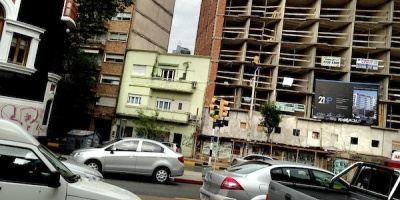 Dispondr�n que la calle 21 de Setiembre tenga un �nico sentido de circulaci�n hacia la rambla