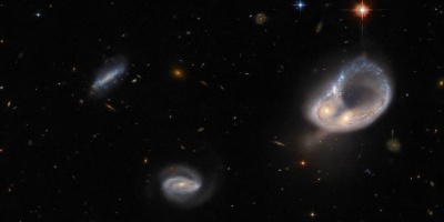 Hubble caza una galaxia inusual a 670 millones de años luz