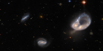 Hubble caza una galaxia inusual a 670 millones de aos luz