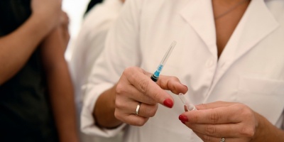 Desde abril dar�n refuerzo de vacunaci�n anti COVID