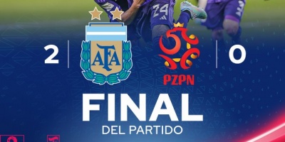 Argentina venció 2-0 a Polonia y se quedó con el primer lugar del grupo C