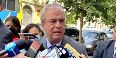 El ministro del Interior dijo que se quiere perjudicar la imagen del presidente al difundir chats de Astesiano que involucran a la ex esposa del mandatario 