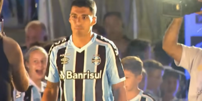 Luis Surez ovacionado en Arena do Gremio