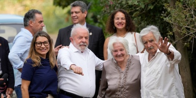 Orsi, apoya idea de Lula de negociar "en el barrio" con las potencias del mundo, antes que "irse solo" con un TLC con China