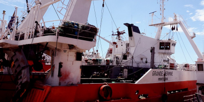 Zarp� el barco pesquero con la tripulaci�n mixta m�s grande de la historia