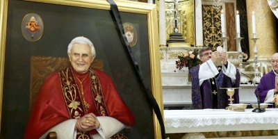 Benedicto XVI revel� en una carta a su bi�grafo nueve semanas antes de morir que dimiti� porque padec�a de insomnio