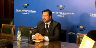 Renunció el ministro de Ambiente Adrián Peña luego de reunirse con su sector