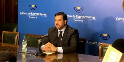 Renunci� el ministro de Ambiente Adri�n Pe�a luego de reunirse con su sector