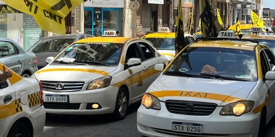 El sindicato del Taxi levantó el paro aunque el conflicto se mantiene