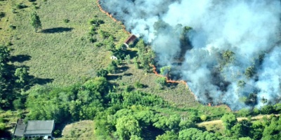 Contin�an tareas de enfriamiento de focos humeantes en Ruta 11 Km 79,500