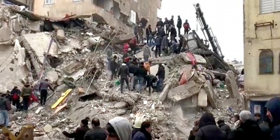 Presidente Erdogan declara siete d�as de luto nacional por las v�ctimas del terremoto en Turqu�a